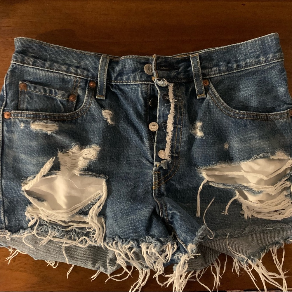 Levi’s Shorts - Picture 2 of 4